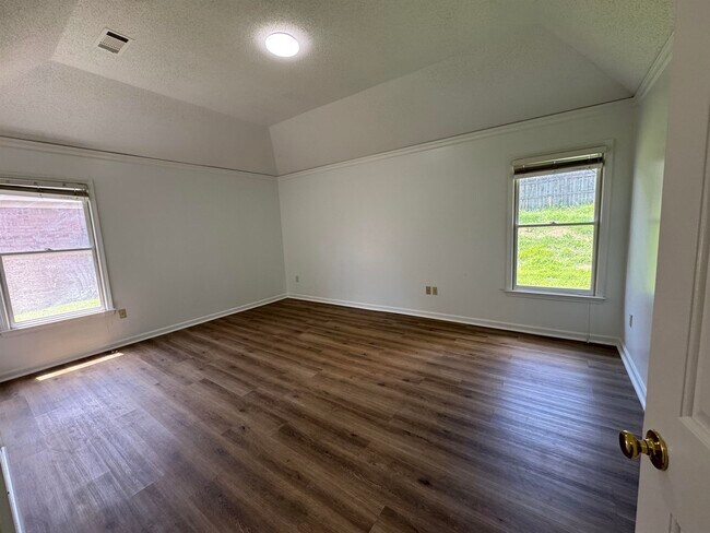 Building Photo - 783 N Ericson Rd