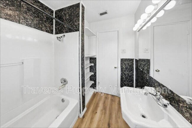 Building Photo - 5025 Catalpa St