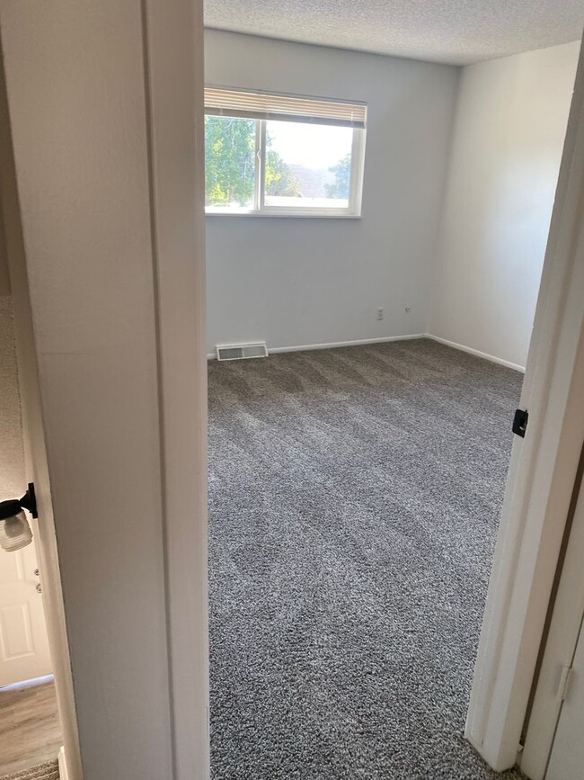Building Photo - Triplex townhome blocks away from Anshutz ...