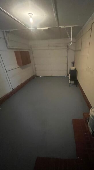 Garage - 465 Meadstown Rd
