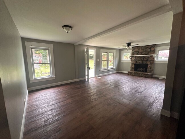 Building Photo - Newly Renovated Home For Rent!  Perfect Ch...