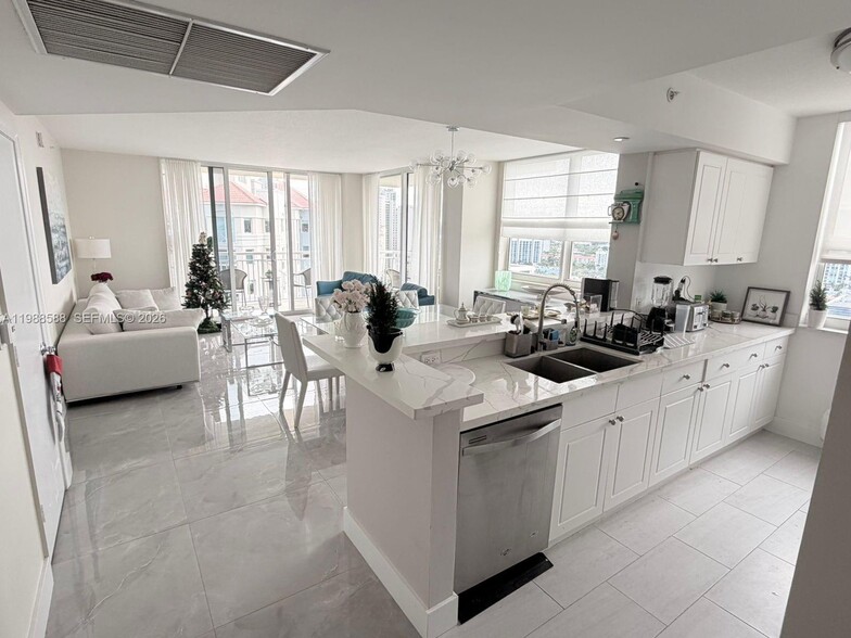 Building Photo - 19501 W Country Club Dr