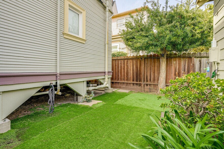 Building Photo - 2629 Eagle Ave