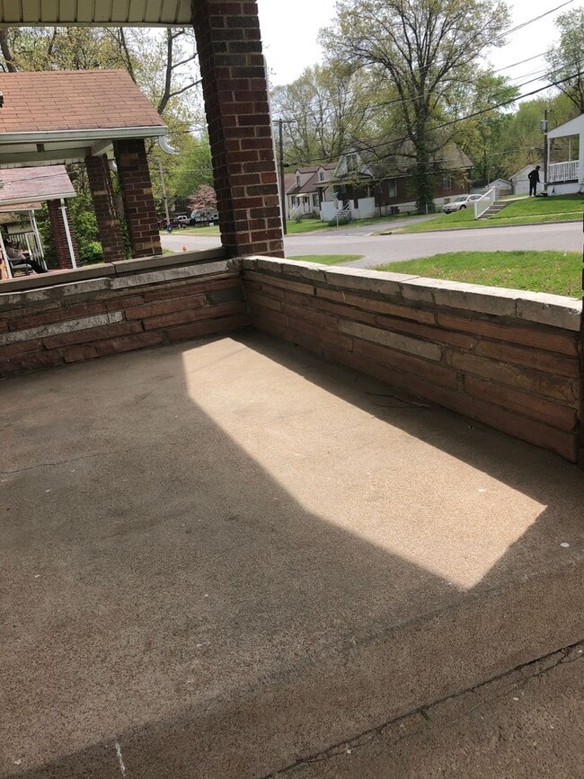 Building Photo - Charming 2Bed 1 Bath Home  Perfect for Families, Accepts Section 8/Housing Vouchers!