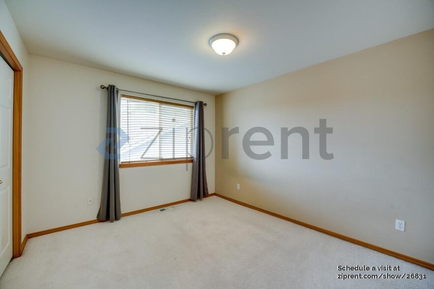 Building Photo - Unit