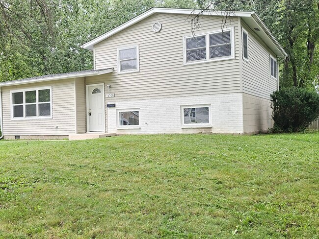 Building Photo - 18570 Pamela Pl