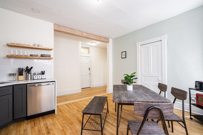Building Photo - 4Bdrm Upper Flat of Eastside Duplex Fully ...