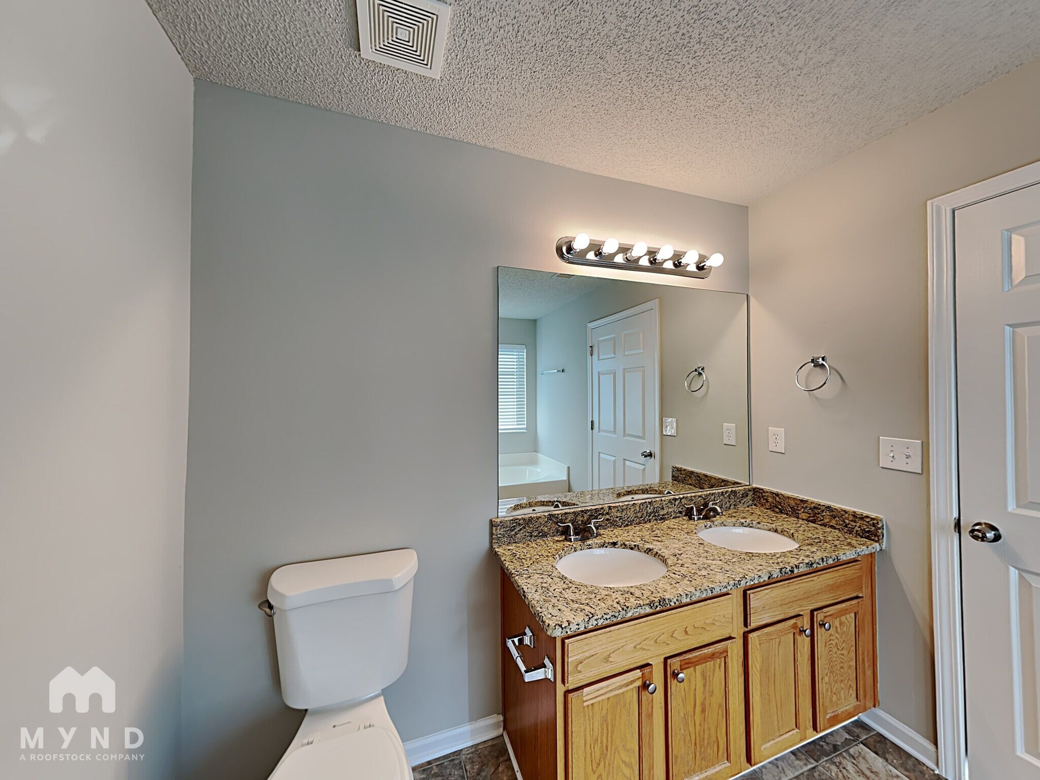 Building Photo - 6132 Hickory Ln Dr