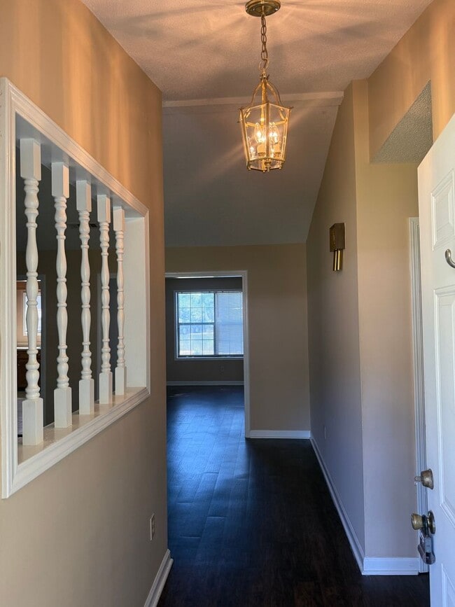 Building Photo - 156 Lakeside Dr