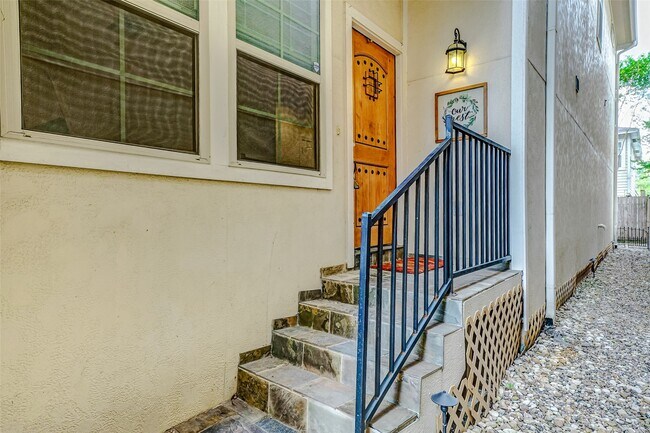 Building Photo - 5710 Darling St