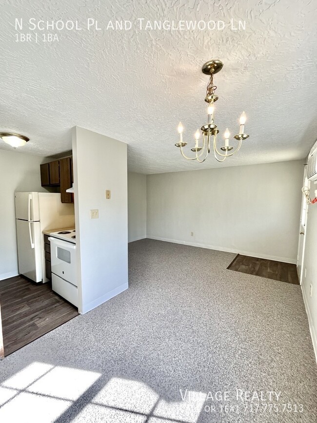 Building Photo - MOVE-IN READY! Top Floor! Roomy 1-Bed with...