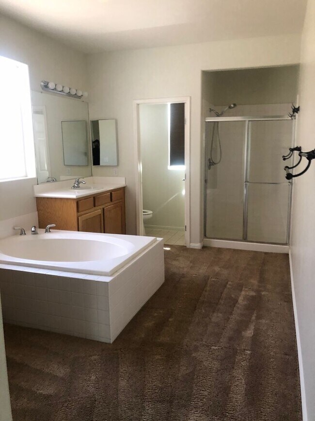 Building Photo - *WONDERFUL SINGLE STORY HOME IN GREEN VALLEY RANCH GATED COMMUNITY!!**