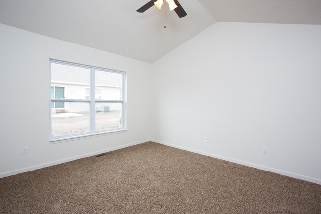 Building Photo - 48 Silverlight Wy