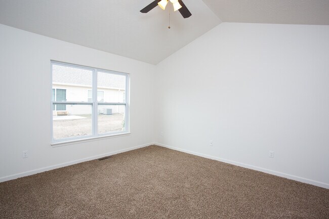 Building Photo - 50 Silverlight Wy