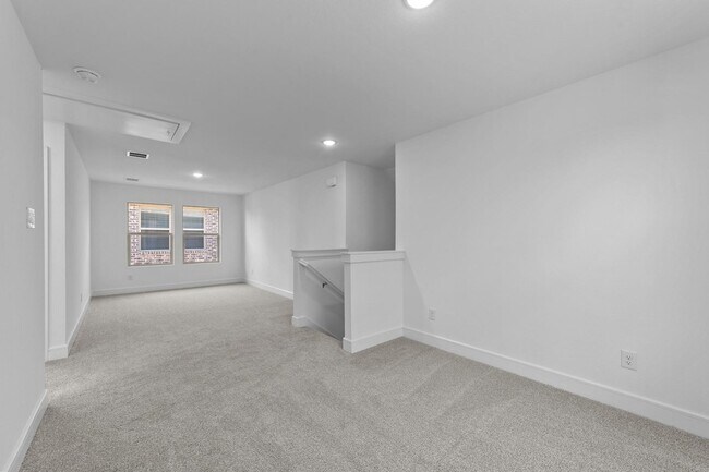 Building Photo - 722 Sunflower Trl