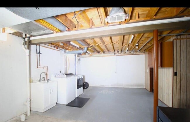 Building Photo - 15158 Congress Dr