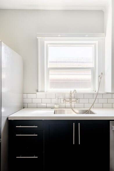 Building Photo - 5016 NE 29th Ave