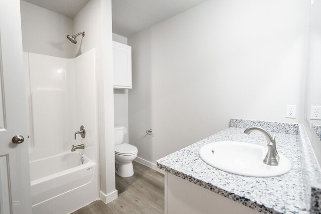 Building Photo - Looking for a spacious, move-in-ready town...