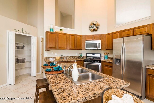 Building Photo - 2091 Lionel Dr