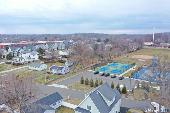 Building Photo - 185 Melba St