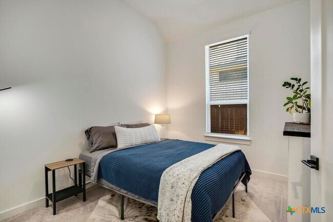 Building Photo - 5725 Huron Dr