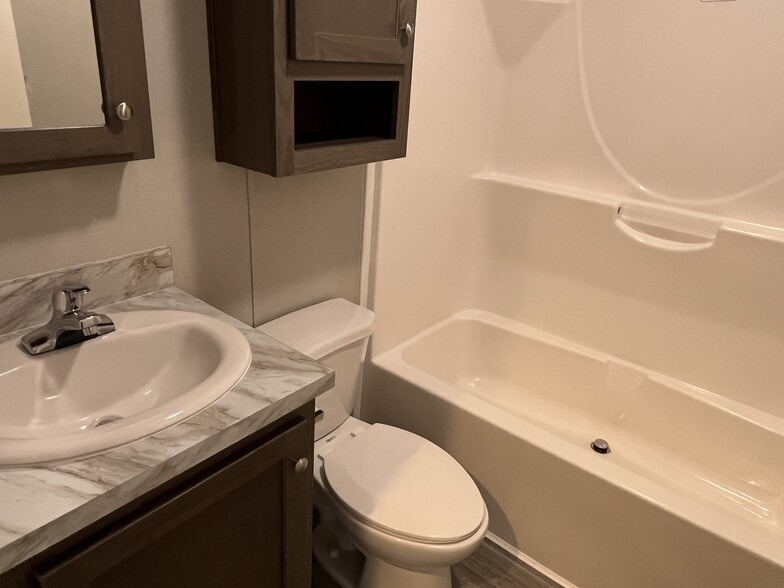 Building Photo - 6610 Lear Nagle Rd