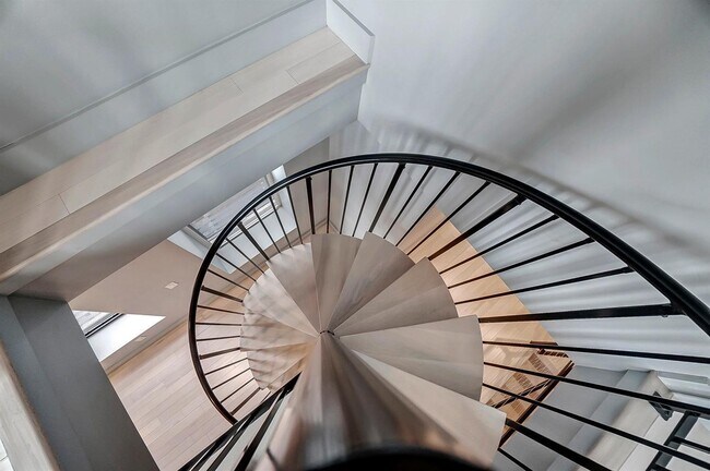 Building Photo - 1534 Republic St