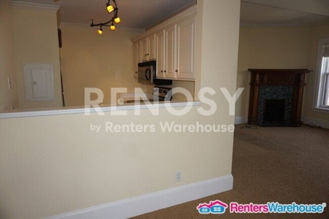 Building Photo - Very Nice 2BD/1BA Condo In St Paul! Summit Ave!