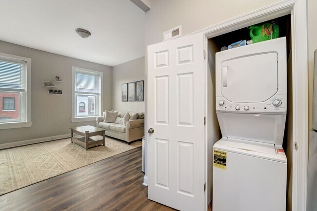 Building Photo - Calvert Street Unit 3 (N.)