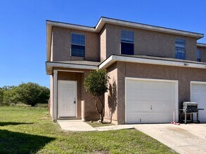 Building Photo - Lovely 2-story | 3-bedroom | 2.5-bath duplex | Cul-de-sac | Side yard | Great location!
