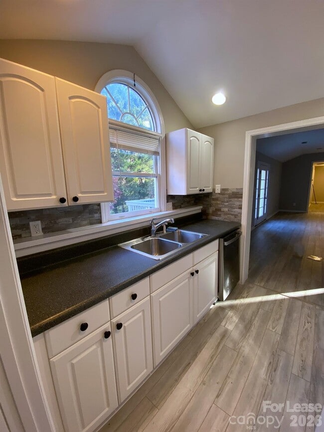 Building Photo - 4415 Garris Rd