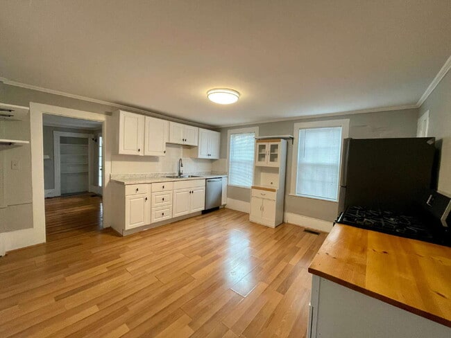 Building Photo - Seeking roommate for a newly updated lower-level unit with a porch and private yard, 1.5 miles fr...