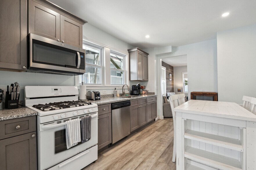 Kitchen - 61 Ocean Blvd
