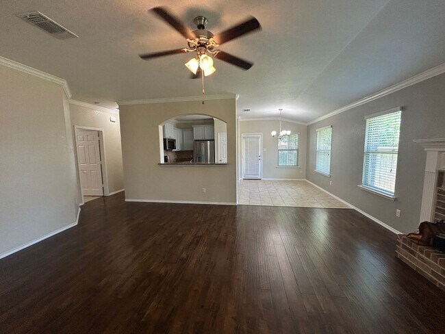 Building Photo - Updated China Spring ISD Home