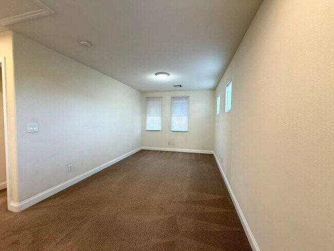 Building Photo - Lovely move-in ready Summerlin community with 3 bedrooms and 2.5 baths House