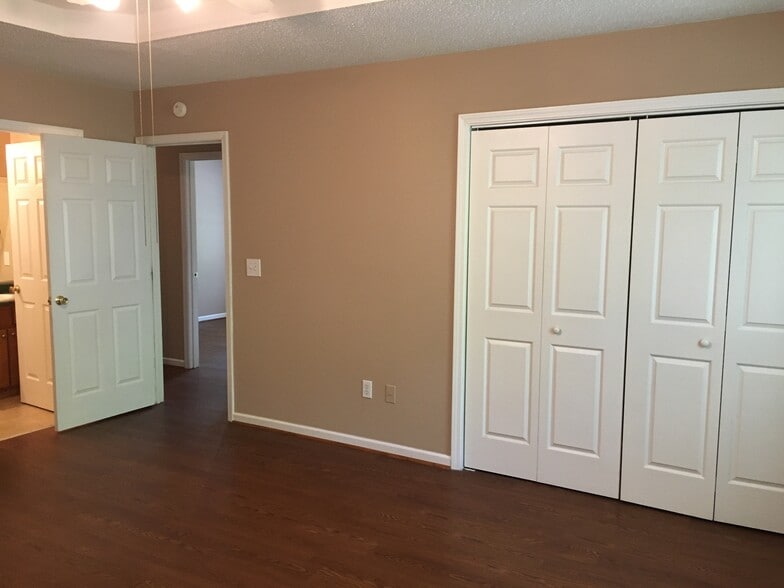 Master Bedroom - 9 Silver Spur Ct