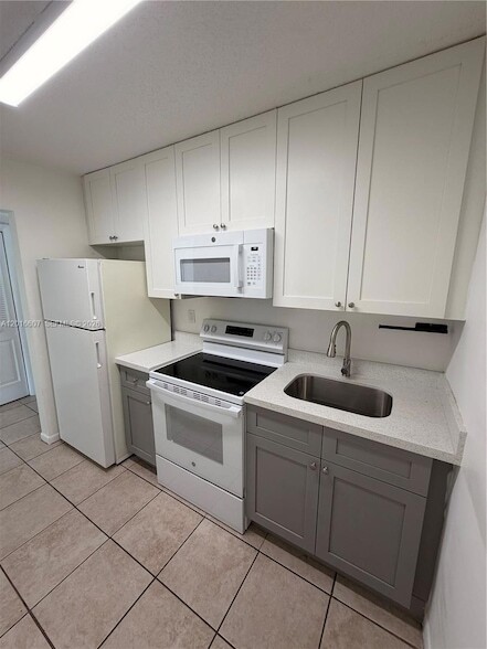 Building Photo - 6990 NW 186th St