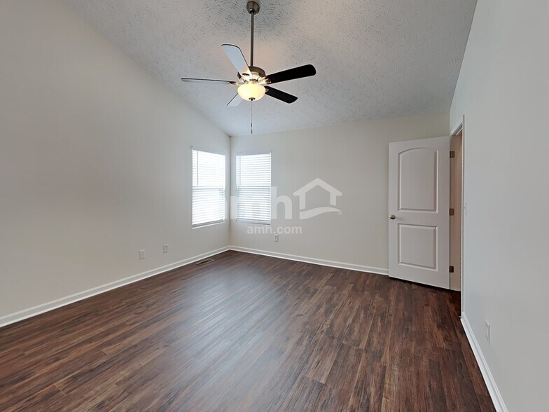 Building Photo - 1395 Ithaca Dr