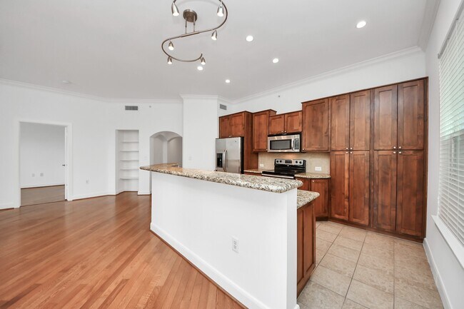 Building Photo - 1010 Rosine St