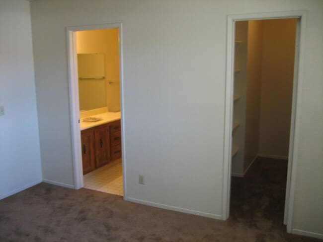 Building Photo - 17610 Cameron Lane