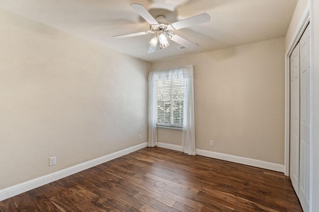 Building Photo - 921 N Homsy Ave