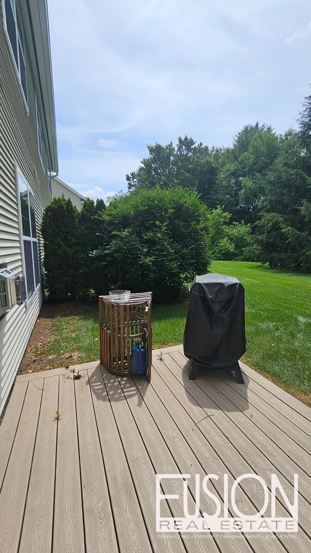Building Photo - Bright, Modern 3 Bedroom Townhouse in Esse...