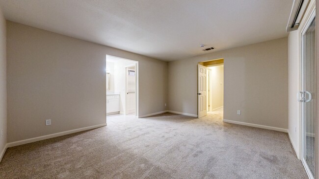 Building Photo - Meticulously Maintained Four Bedroom Singl...