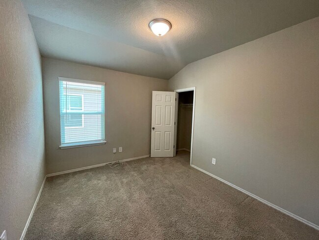 Building Photo - Beautiful 4x2 Rental Home in NBTX!