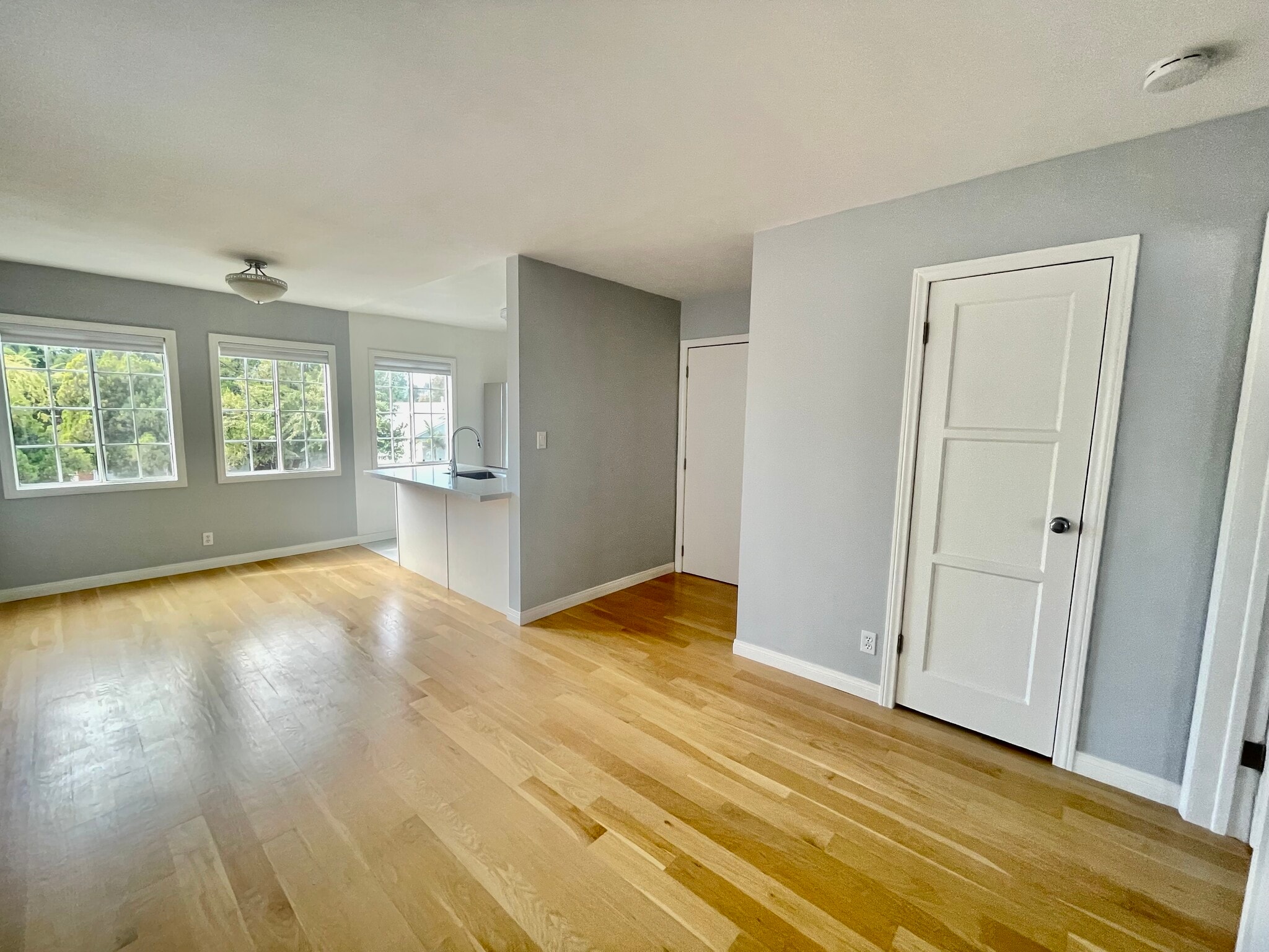 Building Photo - 1534 N Ave 47
