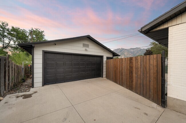 Building Photo - 1733 7200 S