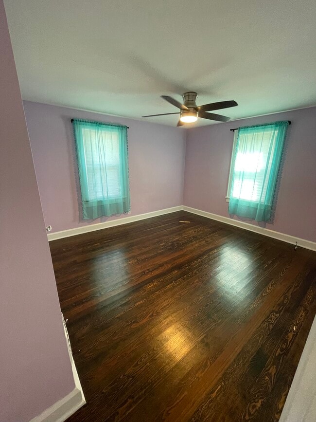 Building Photo - 2524 Oakwood Ave