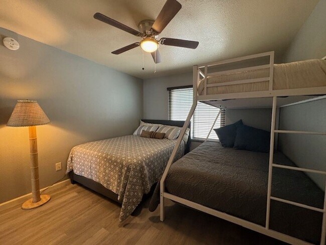 Building Photo - Furnished 2 BR Condo w/ Utilities Boat Dock, Marina, Garage -Roadhaven Marina Avail June-Dec, May...