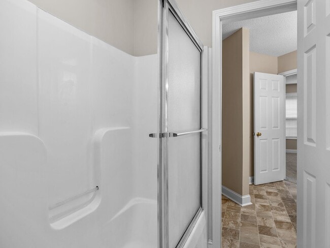 Building Photo - Freshly Renovated 2 BR, 2.5 BA Townhome Ce...