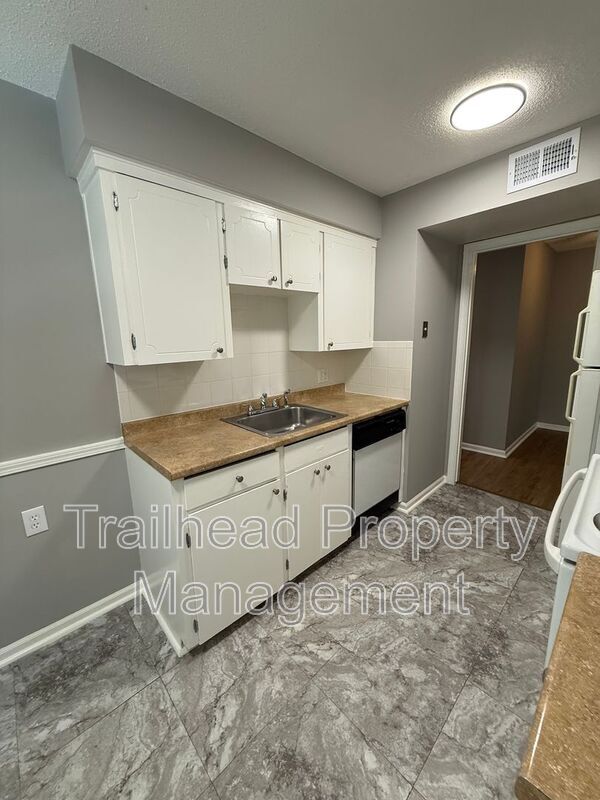 Building Photo - 7721 W 84th Terrace